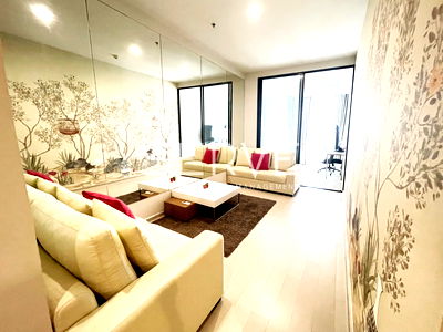 คอนโดให้เช่า : สตูดิโอ กั้นห้องเป็นสัดส่วน กว้างพิเศษ กับห้อง 51.73 ตร.ม. ชั้นสูง วิวดี ทำเลเทพ ติด BTS เพลินจิต ที่คอนโด Noble Ploenchit / ให้เช่าคอนโด