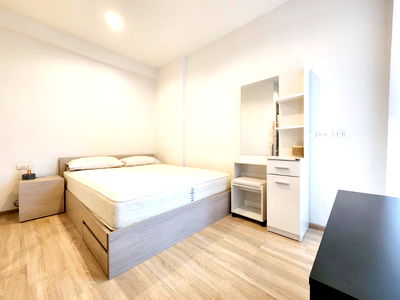 ขายคอนโด : เดอะเบส การ์เด้น-พระรามเก้า 33 ตรม. ชั้น 32 กั้นนอน 3.99 ล้าน  092-597-4998