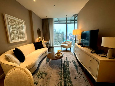 Condos for rent BTS Chit Lom : for rent Magnolia Rajdamri. 1bed 50sqm. Line id: @pfagent