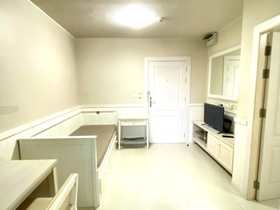 Condos for rent : Groovy Sriracha condo big room 5th floor 7500/month 