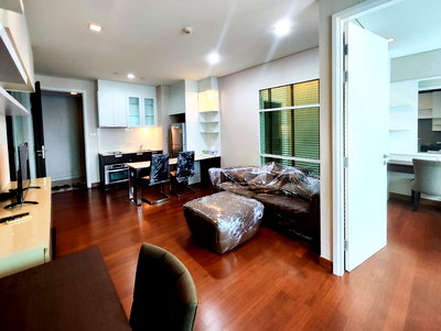 Condos for sale : Urgent sale Ivy Thonglor. 1bed 42sqm. Line id: @pfagent