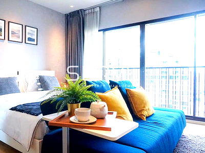 Condos for sale : Nice & Bright Studio with Bathtub in Phrom Phong Area Close to BTS Phrom Phong 200 m. at Noble Refine Condo / For Sale