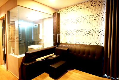 Condos for sale : Modern Style 2 Beds 2 Baths with Bathtub High Fl. 25+ Good Location BTS Thong Lo 150 m. at Siri at Sukhumvit Condo / For Sale