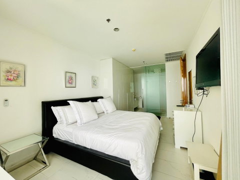 For rent Northpoint Pattaya hight floor corner room 72 Sq,m Fully furnished (S03-1074)