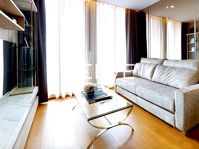 ขายคอนโด : 1 นอน ห้องมุมเป็นส่วนตัว ที่สุดของความ Luxury ชั้นสูงเสียดฟ้า ระเบียงกว้าง คอนโดหรูติด BTS เพลินจิต ที่ Noble Ploenchit / ขายคอนโด