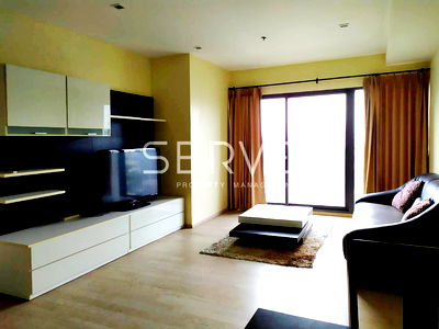 Condos for sale : Large Room 1 Bed with Bathtub 50.47 sq.m. Perfect Location Directly connecting to BTS Thong Lo at Noble Remix Condo / For Sale