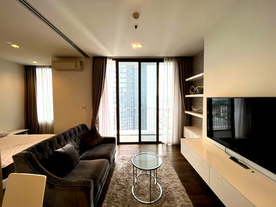Condos for rent Sathorn Thani Tower : for rent Nara9. 1bed 39sq.m. Line id: @pfagent