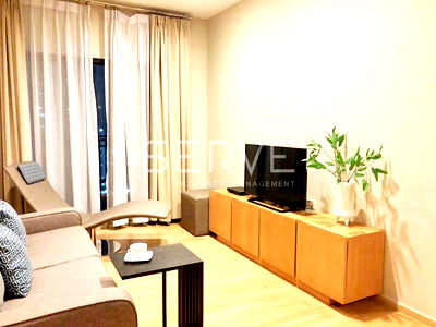 คอนโดให้เช่า : 1 นอนให้เช่า มีอ่าง ห้องใหญ่ ชั้นสูง20+ เฟอร์ครบพร้อมอยู่ ทำเลดีใกล้ BTS เอกมัย เพียง 200 ม.