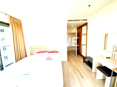 คอนโดให้เช่า : ให้เช่าคอนโด 1 นอน ห้องใหญ่มาก!!! เฟอร์ครบ ตกแต่งพร้อมเข้าอยู่ ทำเลดี เดินทางง่ายมีรถรับส่งจากโครงกาารถึง BTS ทองหล่อ/ที่ โนเบิล โซโล