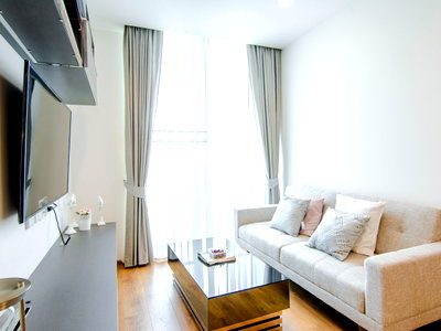 Condos for rent : Corner Room 1 Bed with Bathtub Modern Style Good Location Close to BTS Phrom Phong 500 m. at Noble BE33 Condo / For Rent
