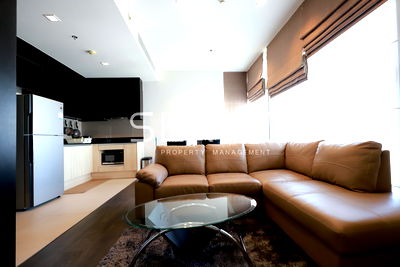 คอนโดให้เช่า : 2 นอน ชั้นสูง 30+ วิวสูงเสียดฟ้ากลางเมือง สวยมาก ทำเลดีๆ ใกล้ BTS อโศก 250 ม. และ MRT สุขุมวิท 200 ม ที่คอนโด Edge Sukhumvit 23 / ให้เช่าคอนโด