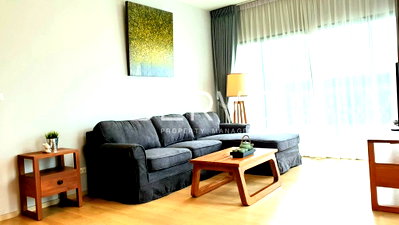 Condos for sale : Cozy Corner Room 2 Beds with Bathtub Good Location BTS Ekkamai 200 m. / Condo For Sale-Noble Reveal