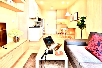 Condos for rent : Muji Style 1 Bed Unit on High Fl. (South side) BTS Asok & MRT Sukhumvit 550 m. / Condo For Rent-Noble Recole Sukhumvit 19 (โนเบิล รีโคล สุขุมวิท 19)