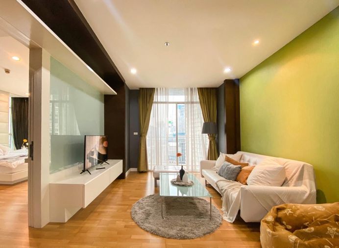 for rent Urbana Sathon. 1bed 70sqm. Line id: @pfagent