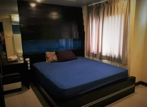 Well-Priced 1-BR Condo, Happy Condo Ratchada 18, 8th-Floor Near MRT Huai Khwang (ID 300399)