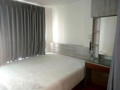 เช่าคอนโด ม.อัสสัมชัญ หัวหมาก (เอแบค หัวหมาก) : 💥 เช่า!!! ลุมพินี เพลส ศรีนครินทร์-หัวหมาก ขนาด 26 ตรม. ตึก B ชั้น 15 ราคา 10,000 บาท พร้อมเฟอร์และเครื่องใช้ไฟฟ้า