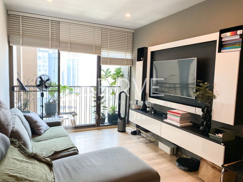 Nice Room Corner Room 1 Bed with Bathtub BTS Phrom Phong 200 m. / For Rent & For Sale -Noble Refine