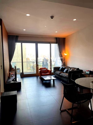 คอนโดให้เช่า : 2 Beds with Bathtub 112.91 Sq.m. Good Location Close to BTS Ratchadamri 300 m. / For Rent-185 Rajadamri