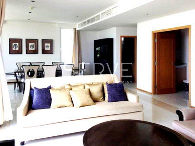 คอนโดให้เช่า : Good Deal Duplex Penthouse 3 Bed with Bathtub Unit on High Fl. in Sathorn Area  BTS Chong Nonsi -The Empire Place
