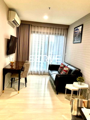 Condos for rent : 2 Beds Large Room Good Location Next to MRT Phetchaburi 130 m. & Arl Makkasan 20 m. / Condo For Rent At Life asoke
