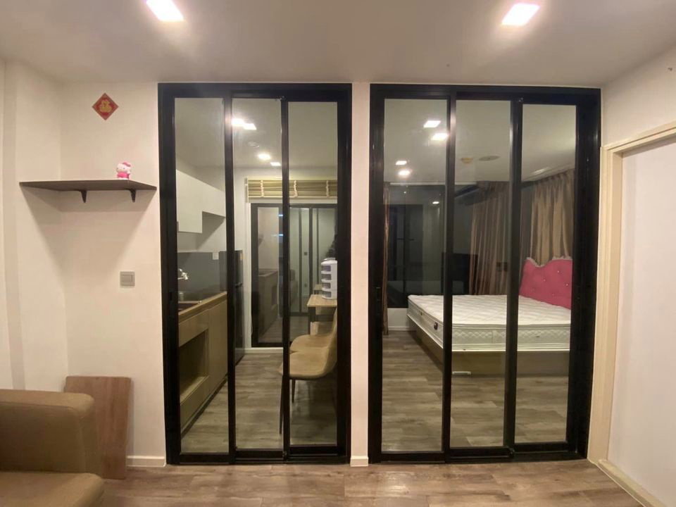รูป ✨เช่าคอนโด สัญญา 1 ปี✨🛋️🛌บราวน์ รัชดา - ห้วยขวาง - รูปที่ 3/11