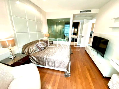 Condos for rent : Modern & Luxury  1 Bed 1 Bath with Bathtub Good Location BTS Chitlom 300 m. / Condo For Rent