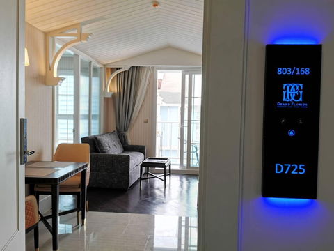 Grand Florida Beachfront Rental Available (S05-1273)