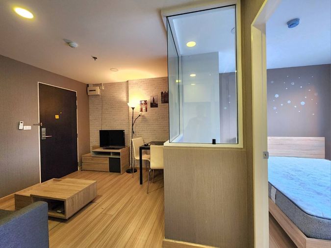 SN207 for rent, Chateau in Town Rama 8, gorgeous price, kind owner, free washing machine.