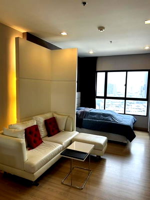 Condos for sale Central Silom : Condo for sale Urbano Absolute Sathon - Taksin fully furnished with tenant.