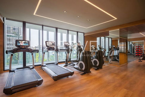 Studio Nice Room High Fl. 15+ Free inclusive of electricity, water, Internet BTS Phrom Phong 650 m.-Park 24