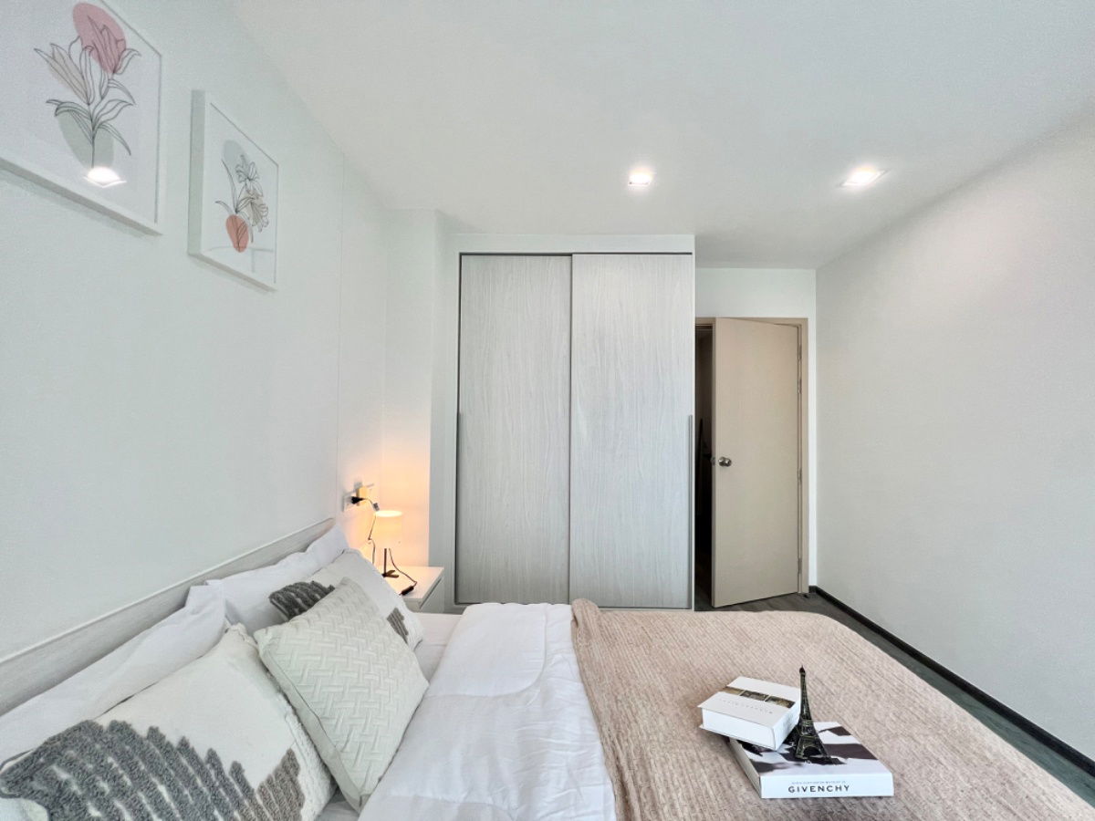 รูป 🌈ให้เช่าห้องใหญ่ 35 ตร.ม.🟢 ริชปาร์ค แอท ทริปเปิ้ล สเตชั่น 📍3 นาที ไปแอร์พอร์ตลิ้งหัวหมาก 🏙️ห้องกว้าง 35 ตร ม. 📲👉🏼 ติดต่อโทร/ไลน์ 099-289-1569 - รูปที่ 3/18