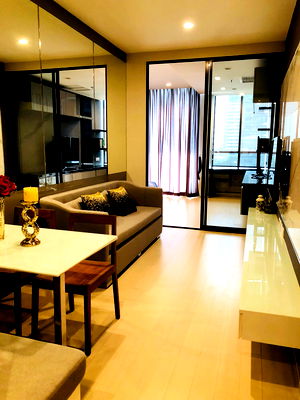 Condos for rent : for rent Noble Ploenchit. 1bed 48sqm. Line id: @pfagent