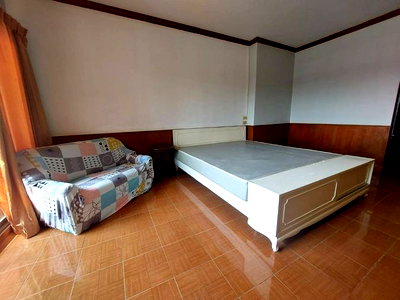 Condos for rent : 7,000 baht/month studio Country Complex BTS Bang na