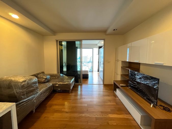 ว่างพร้อมอยู่! Abstract. 1นอน 38ตร.ม. Line id: @pfagent