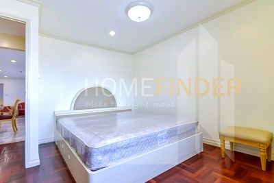 เช่าคอนโด สุขุมวิท 15 : Ruamjai Heights 3 bedrooms, for rent