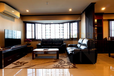เช่าคอนโด สุขุมวิท 39 : Baan Suanpetch condominium 3 bedrooms, for rent