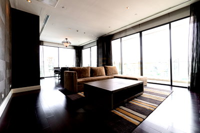 เช่าคอนโด สุขุมวิท 39 : Le Raffine Jambu Dvipa Sukhumvit 39 3 bedrooms, for rent