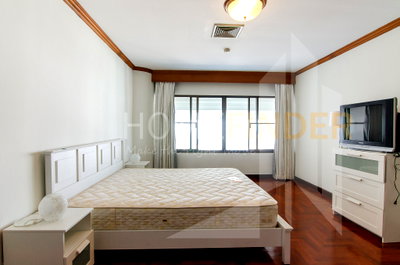 คอนโดให้เช่า : Le Raffine Sukhumvit 24 3 bedrooms, for rent