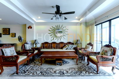 เช่าคอนโด สุขุมวิท 15 : Ruamjai Heights 3 bedrooms, for rent