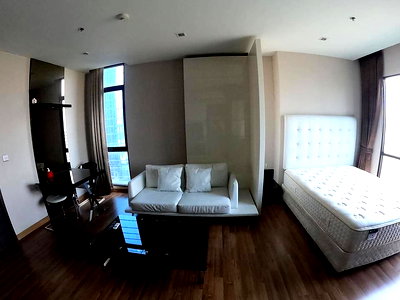 Condos for rent : for rent Ivy Ampio. Studio 35sqm.  Line id: @pfagent