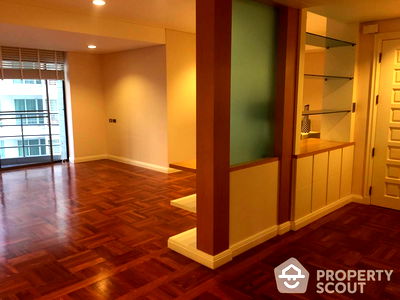 Condos for rent MRT Sam Yan : Large 2-BR Condo at Baan Somthavil Condominium near BTS Ratchadamri (ID 514144)