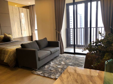 1 Bed 35 sq.m. High Fl. 15+ Good Location MRT Sukhumvit 20 m. and BTS Asok 230 m. / For Rent-Ashton Asoke