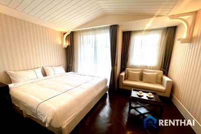 ขายคอนโด : ขายคอนโดพัทยาติดทะเล โครงการ Grand Florida ติดหาดนาจอมเทียน ราคาเพียง 2.39 ล้านบาท