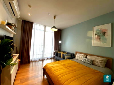 Condos for rent MRT Sukhumvit : Park 24, fully furnished studio, 28 sq m, 18,000 baht.
