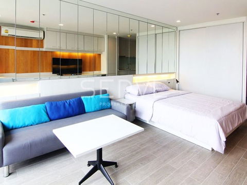 Nice Room Studio 34 sq.m. Good Location Close to BTS Surasak 160 m. / For Rent & For Sale-Noble Revo Silom