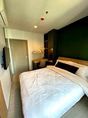 Condos for rent : ⚡️ Hot Deal! Last Chance! ⚡️ For Rent Life Asoke Rama 9, high-floor corner unit 🏢 Luxury fully furnished 🛋️ Ready to move in,   LH-RW3001