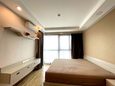 Condos for rent Si Racha School : Condo for rent Ladda Plus good location fully furnished The heart of the city of Sriracha convenient to travel