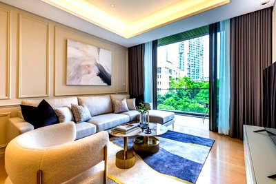 เช่าคอนโด รร.พณิชยการสีลม : LTH9142 – Condo in Pathum Wan FOR RETN 2 beds 2 baths size 126 sq.m. near BTS Ratchadamri Station ONLY 200k/Month