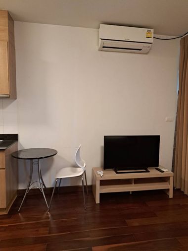 ด่วนให้เช่าคอนโด Ideo สาทร-ตากสิน เฟอร์และเครื่องใช้ไฟฟ้าครบ พร้อมอยู่ ใกล้ BTS กรุงธนบุรี