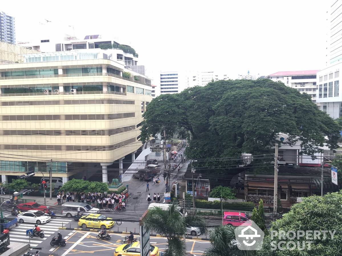 picture 2-BR Condo at Sukhumvit Living Town near BTS Nana (ID 886866) - 2/6